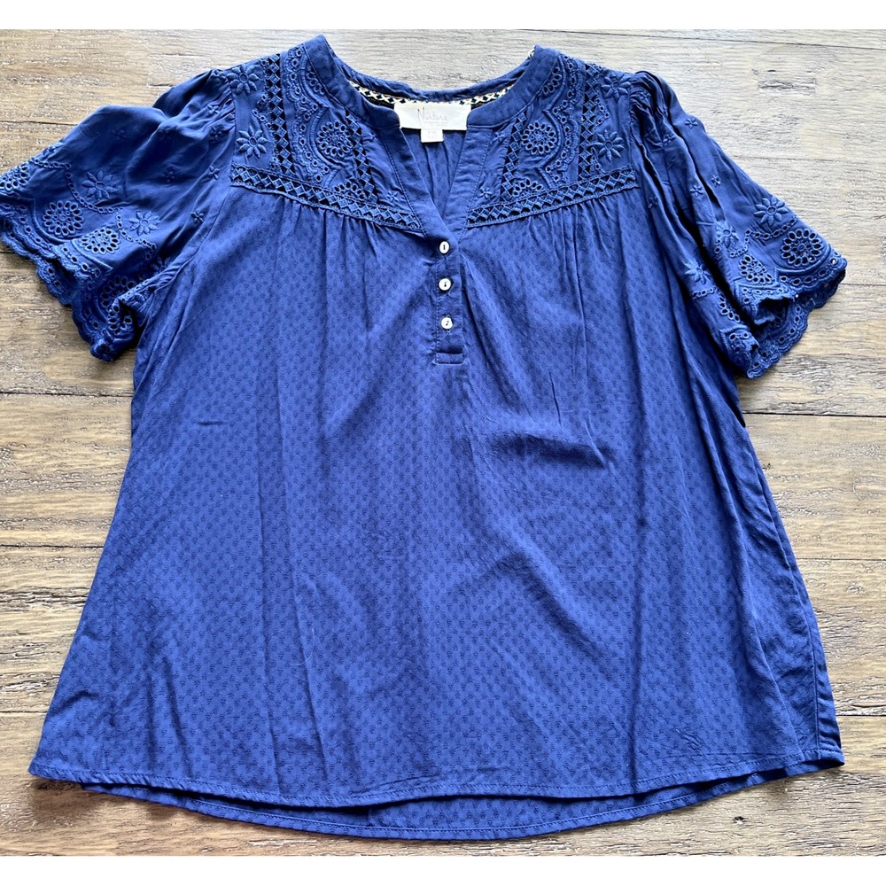 Embroidered NAVY V-Neck Short Sleeve Top Sz M Petite MP Nurture by Westbound H25